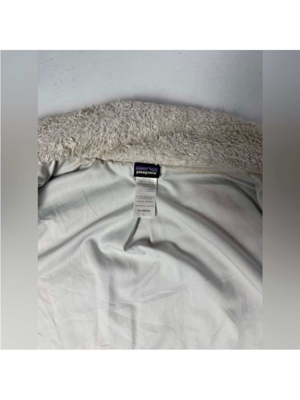 Patagonia Women's Fleece Vest
Gray Sherpa Full Zip Size L
Outdoor Hiking - Picture 10 of 12